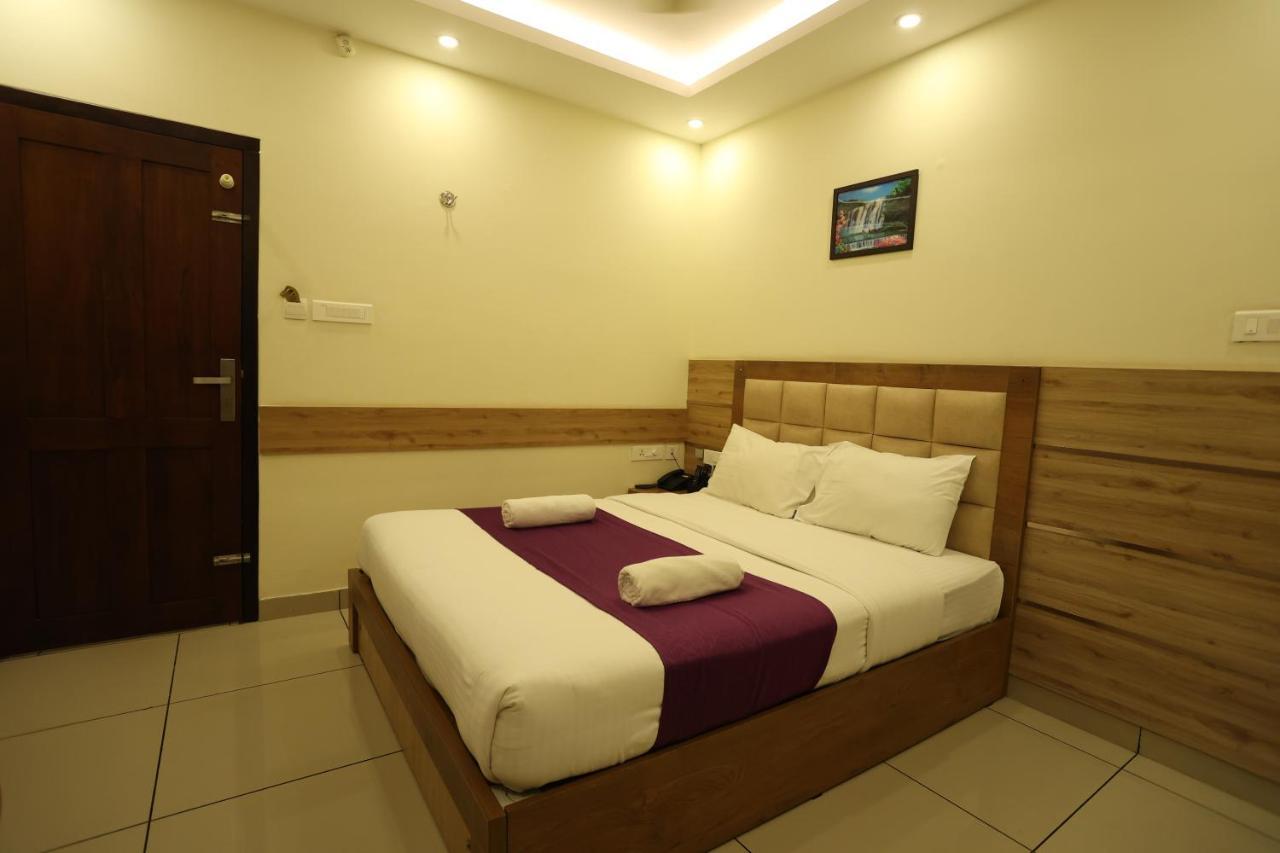 Balaji Regency Kanhangad Kannangad Buitenkant foto